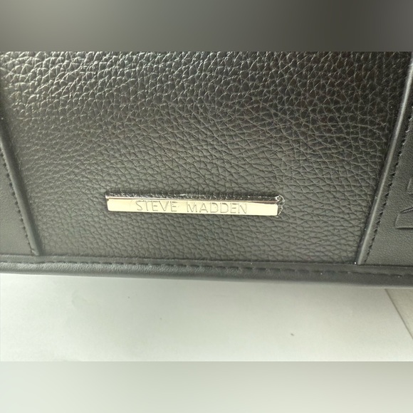 Steve Madden Black Large Tote Handbag with Strap and Pouch - NWT - Picture 2 of 6